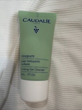 Caudalie Vinopure Purifying Gel Cleanser - Green and White